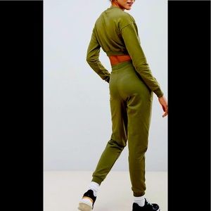 Women’s crop top joggers set